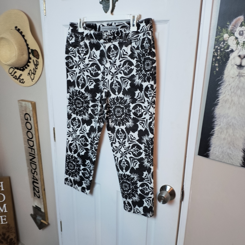Chico's Platinum Denim Crop Pants  Capris Floral Black White Size 1